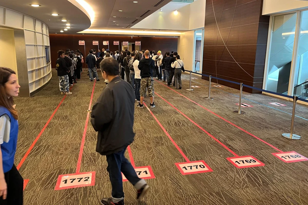 Votação para o 2º turno da eleição brasileira em Ariake Tower, o maior local de votação de Tóquio Votação para o 2º turno da eleição brasileira em Ariake Tower, o maior local de votação de Tóquio