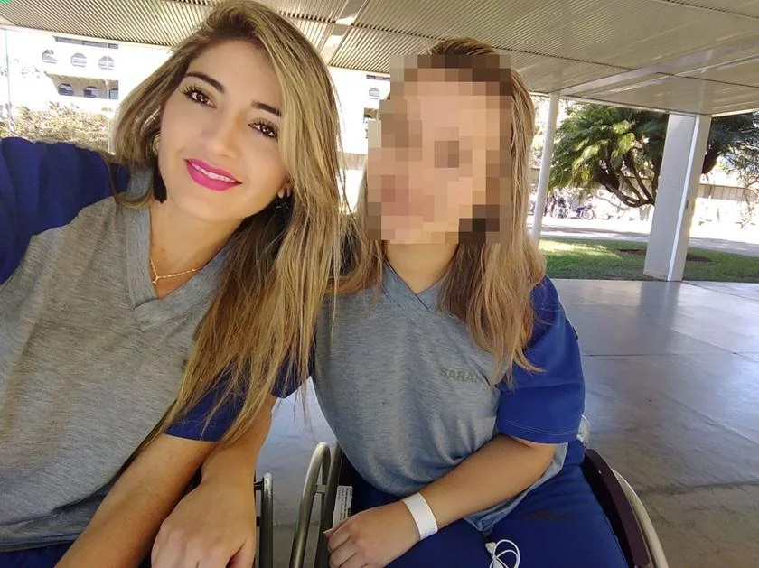 Agora, já consegue fazer algumas atividades sozinha, mas ainda não recuperou a capacidade de andar. Agora, já consegue fazer algumas atividades sozinha, mas ainda não recuperou a capacidade de andar.