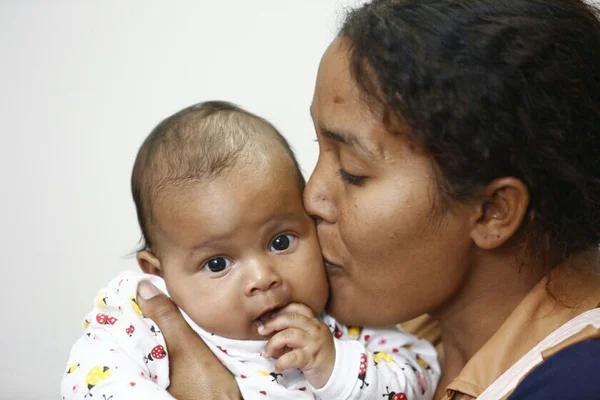 Mesmo após comoção, pais de bebê sequestrado continuam desempregados