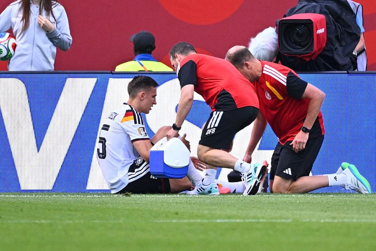 Zagueiro titular, Nico Schlotterbeck se lesionou durante a partida Zagueiro titular, Nico Schlotterbeck se lesionou durante a partida