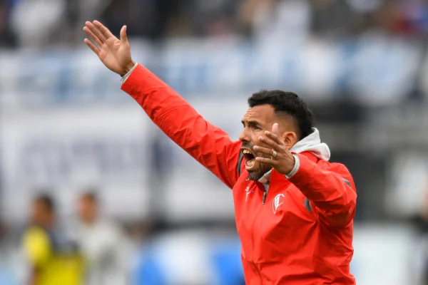 Treinador Independiente Tévez - Metrópoles