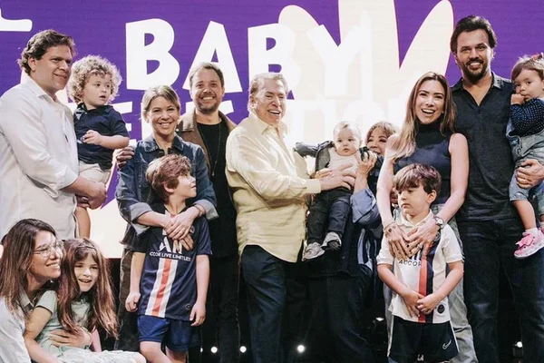 Judeu, Silvio Santos vai a culto evangélico nos EUA e surpreende