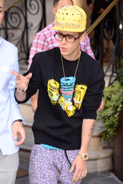 LONDON, UNITED KINGDOM - FEBRUARY 27: Justin Bieber sighted leaving his central London hotel on February 27, 2013 in London, England. (Photo by David Mepham/FilmMagic)