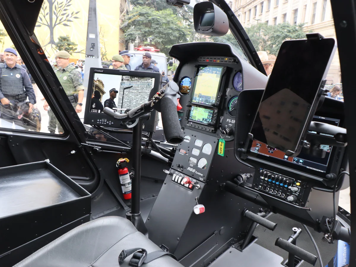 Helicóptero é equipado com câmera de alta precisão para reconhecimento facial e alcance de 40 km Helicóptero é equipado com câmera de alta precisão para reconhecimento facial e alcance de 40 km