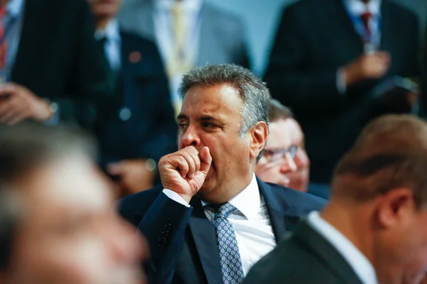 Gilmar Mendes suspende depoimento de Aécio Neves na Lava Jato