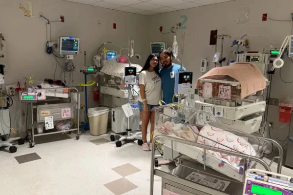 Mãe do Texas dá à luz quadrigêmeas idênticas após falha rara de DIU