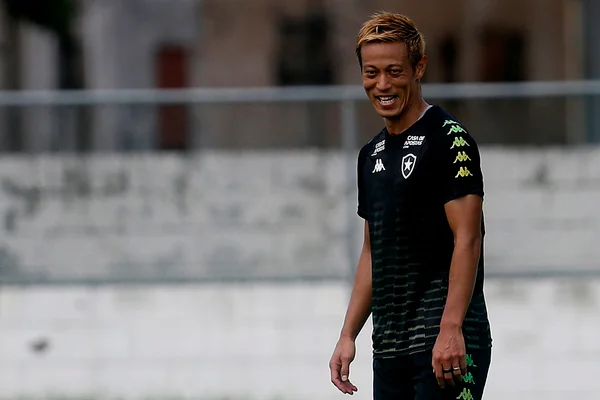 Vídeo. Discussão em português de Honda e Caio termina em risadas