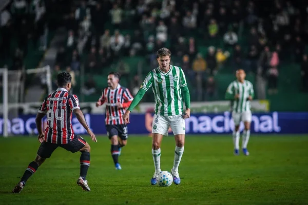 Imagem colorida da partida entre Juventude x São Paulo