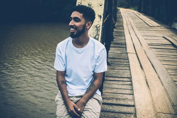 Rapper paulistano Rashid apresenta disco “A Coragem da Luz” na Ascade