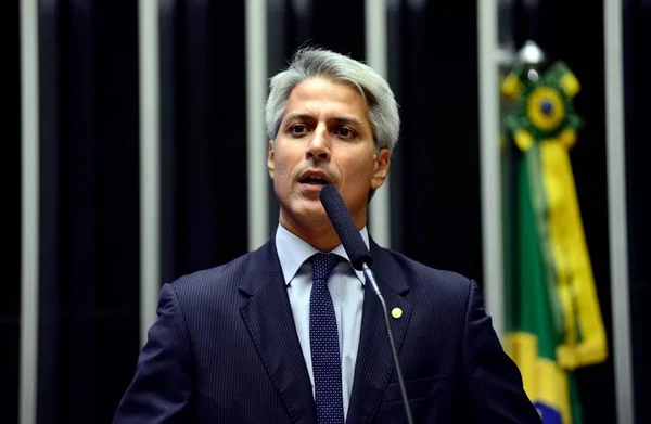 Molon mantém candidatura ao Senado e vai abrir vaquinha para campanha