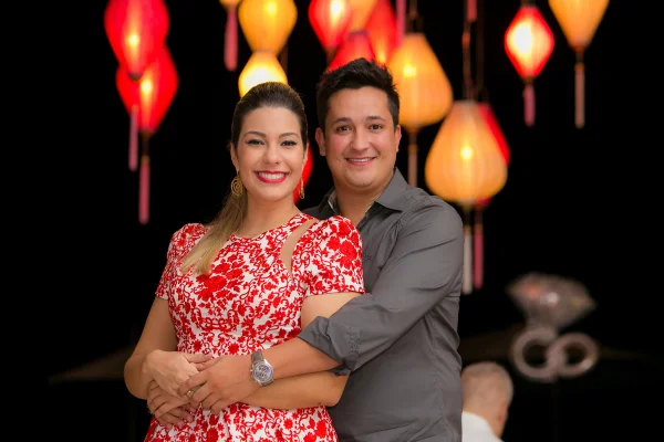 Gabi & Mello: Animação e felicidade marcam Chá Bar do casal