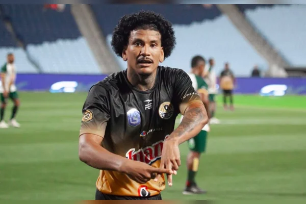 imagem colorida do jogador de futebol venezuelano hector bello, que perdeu a esposa nos terremotos que atingiram o país