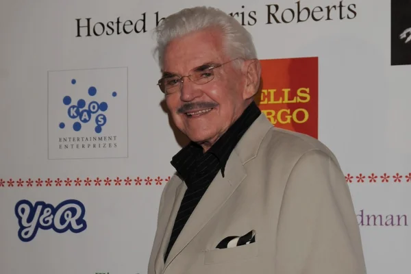 O ator Jack Betts morreu na última quinta-feira (19/6)