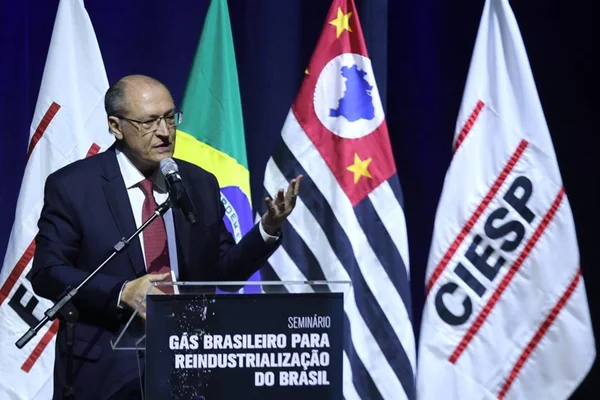 Para Alckmin, arcabouço fiscal levará à queda “necessária” dos juros