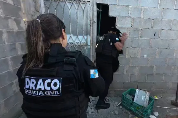 Polícia desmonta loja de fachada em ação contra furto de cabos