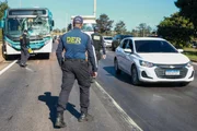 Segundo o Corpo de Bombeiros Militar do Distrito Federal (CBMDF), o coletivo colidiu contra a traseira do caminhão Segundo o Corpo de Bombeiros Militar do Distrito Federal (CBMDF), o coletivo colidiu contra a traseira do caminhão