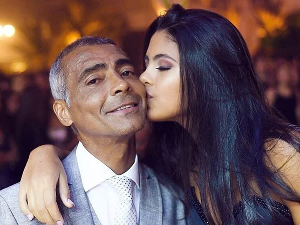 Romário faz homenagem à filha Isabella, que completa 16 anos