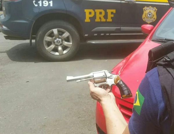 Polícia Rodoviária Federal recupera, em Santa Maria, carro roubado