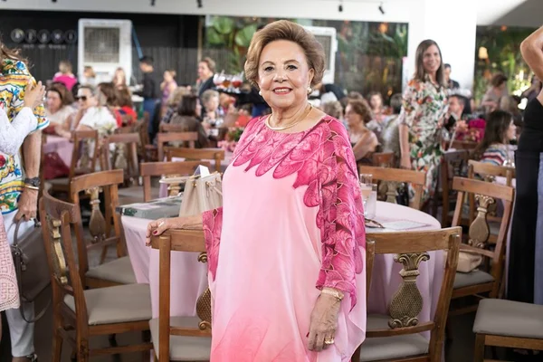 Mulheres participam de Bingo Solidário pelo combate ao câncer de mama