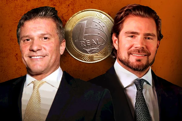 Henrique e Daniel Vorcaro, com uma moeda de um real no meio