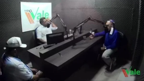 Ex-prefeito de Oeiras chama Barroso de "bicha enrustida"