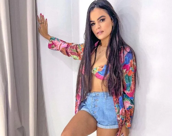 Cantora diz que caminhou 4km para local de show e não se apresentou