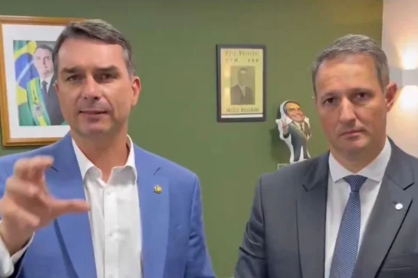 Flávio Bolsonaro Derrite
