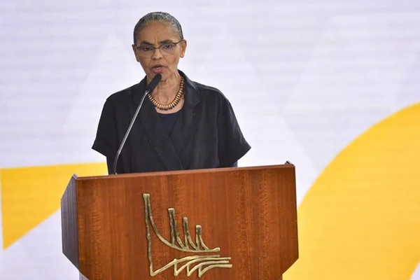 A ministra do Meio Ambiente e Mudança de Clima, Marina Silva, em cerimônia de assinatura de decretos recriando o Programa Pró-Catador de materiais recicláveis - Metrópoles