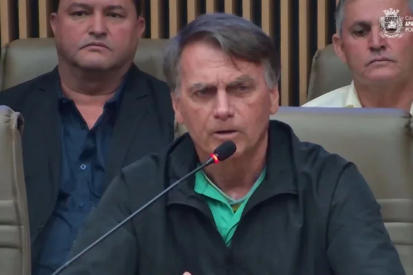 Imagem colorida do ex-presidente Jair Bolsonaro (PL) em Goiânia na Câmara de Aparecida de Goiânia - Metrópoles
