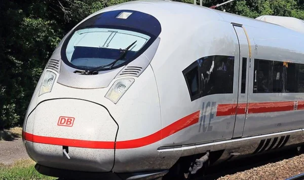 Imagem colorida de Trem de alta velocidade liga Berlim a Paris