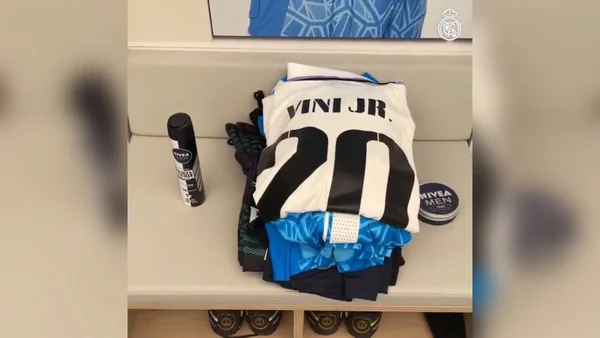 Jogadores entram em campo com camisa de Vini: “Hoje todos usamos o 20”