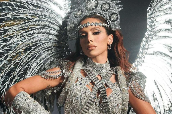 Anitta posa antes de mais um Ensaios da Anitta - Metrópoles