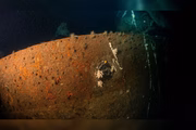 Abertura revela parte do interior preservado do HMS Nottingham, submerso a 82 metros de profundidade no Mar do Norte