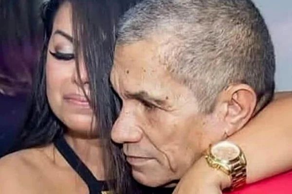 Paulinha Abelha e o pai, Seu Abelha