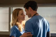 A jovem médica Danny Simms (Willa Fitzgerald) é promovida à chefe residente após a suspensão de Xander Phillips (Colin Woodell) A jovem médica Danny Simms (Willa Fitzgerald) é promovida à chefe residente após a suspensão de Xander Phillips (Colin Woodell)