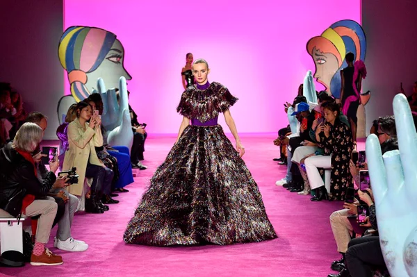 Desfile da marca Christian Siriano