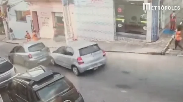 Vídeo. Motorista perde controle de carro e mata duas pessoas em SP