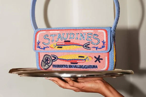 Bolsa Tommy versão Staudines, da marca Staud - Metrópoles