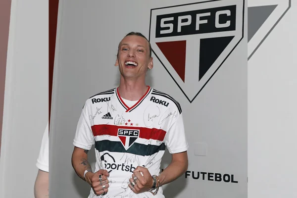 Vecna é do Tricolor! Ator de Stranger Things assiste jogo do São Paulo