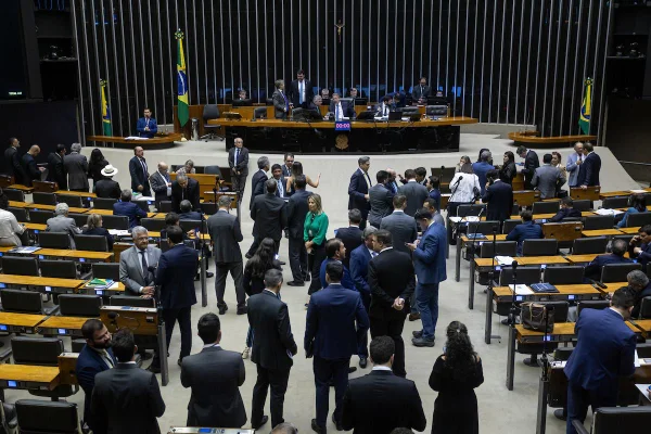 Foto colorida do plenário da Câmara dos Deputados - Metrópoles