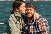Hugo Moura e Maria Clara Senra posam durante passeio de barco Hugo Moura e Maria Clara Senra posam durante passeio de barco