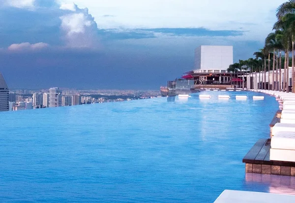 Marina Bay Sands: um mergulho incrível no topo do mundo