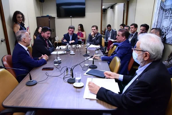 Relator prepara esforço final antes de votar reforma tributária na Câmara
