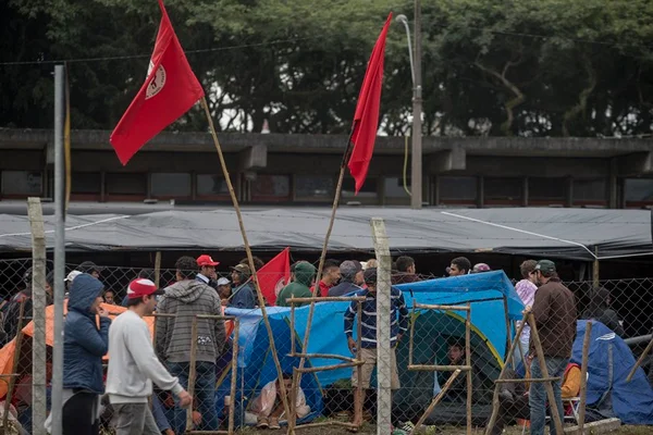Ferido em acampamento pró-Lula teve alta da UTI