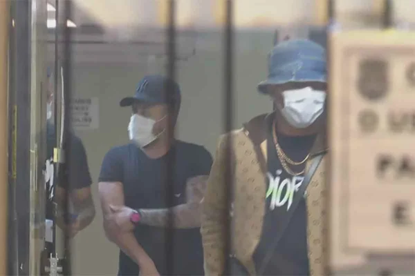 Jogadores Arboleda e David Neres são flagrados em festa ilegal em SP