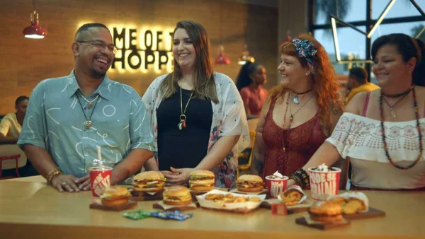 Burger King homenageia famílias em nova campanha