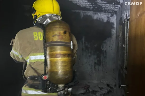 Homem causa incêndio em casa após queimar colchão da ex no DF