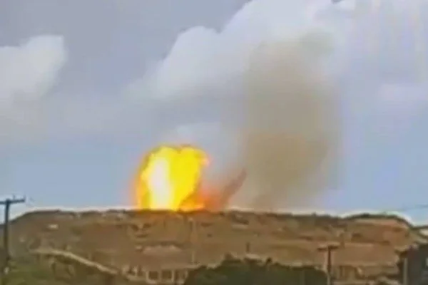 Foto colorida de explosão em refinaria de Pernambuco - Metrópoles