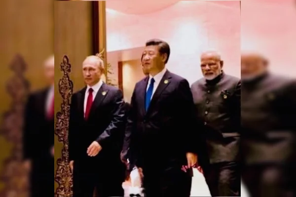 Além da mensagem contra a China, Trump postou uma foto do presidente da Rússia, Vladimir Putin, do presidente da China, Xi Jinping, e do primeiro-ministro da Índia, Narendra Modi