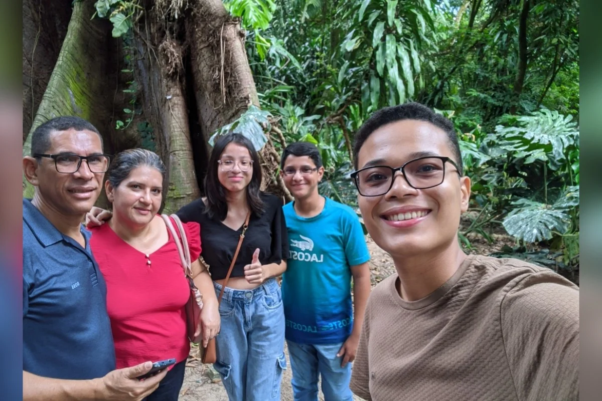 A família voltava de uma viagem de Dia das ,ães A família voltava de uma viagem de Dia das ,ães